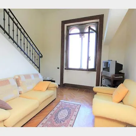 Charming Front Apartment